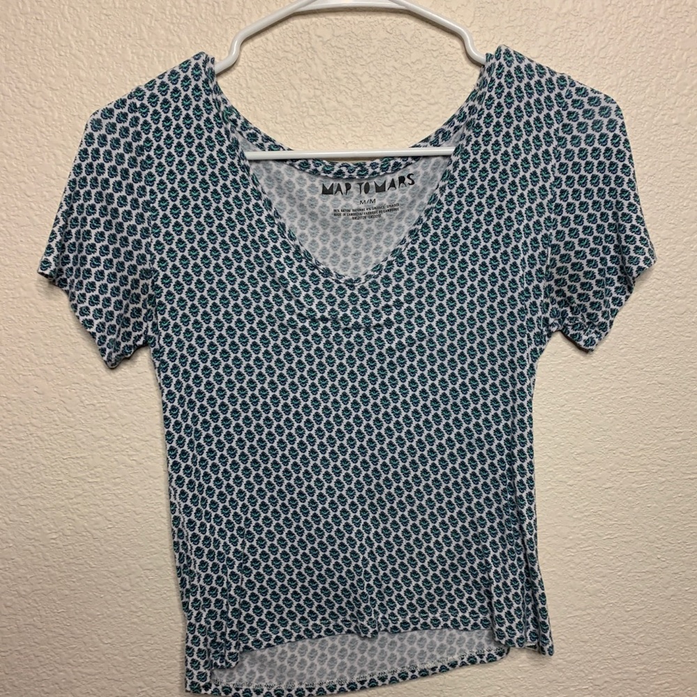Blue and whit patterned short sleeve shirt